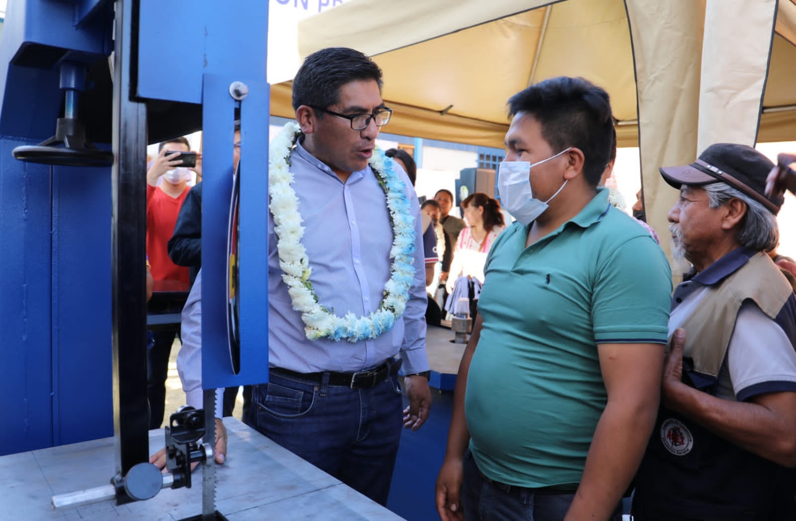 COCHABAMBA || Entrega de Equipos Productivos a las Micro y Pequeñas ...