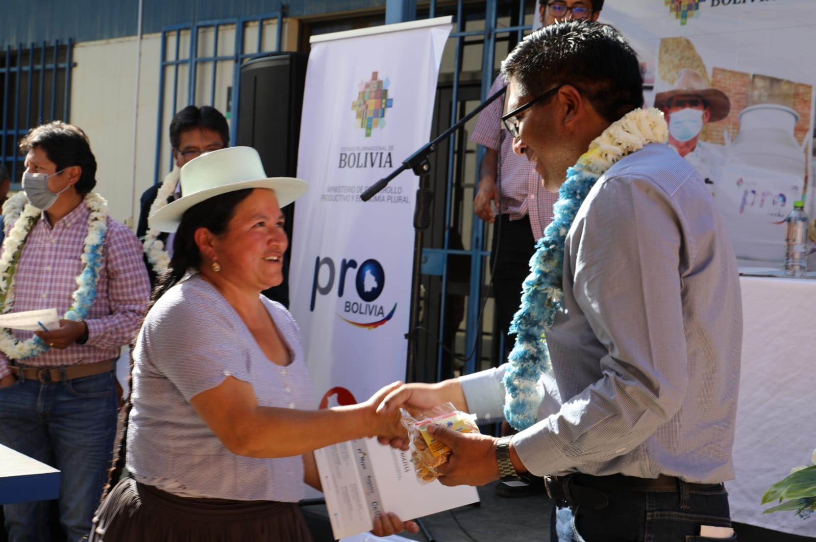 COCHABAMBA || Entrega de Equipos Productivos a las Micro y Pequeñas ...
